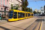 HEAG mobilo Straßenbahn Darmstadt Stadler TINA ST15 Wagen 22112 am 07.09.24 in der Innenstadt