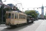 Historischer Triebwagen der Darmstdter Straenbahn Baureihe ST 3. Die Aufnahme ist vom 10.09.2006 in Darmstadt. Der Wagen wurde 1925 oder 1926 ? von Gebrder Gastell / Mainz-Mombach gebaut (hierzu siehe das technische Blatt (nchstes Bild) welches am 10.09. im Wagen aushing). Die elektrische Ausrstung ist von Siemens Schuckert.
