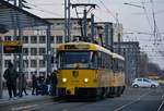 Dresden, Wiener Platz. Tatra T4D-MT-Traktion (Wagen 224 269 und 224 266) erreicht die Haltestelle Hauptbahnhof. Die Aufnahme stammt vom 13.02.2018. 