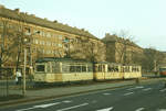 November 1984, Dresden, Straßenbahn in der Grunaer Straße. ET54 212 108 mit zwei EB 57 (263 009 und ?). Am rechten Rand verdrückt sich die  Ablösung , ein Roter Tatra.  