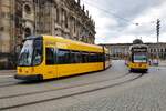 DVB Dresden__Zwei Wagen von der Linie 8 umkreisen die Schloßkirche in Dresden.__Juli 2024