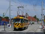 Tatra-Triebwagen 201 122 Fahrleitungs-Inspektion im Einsatz auf der neu angelegten Trasse fr die Verlngerung der Straenbahnlinie 10 zwischen Dresden-Friedrichstadt und Messe (vormals Schlachthof), hier an der Keuzung Magdeburger Strae; 24.05.2011
