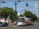 Auch dieser Bahnsteig gehrt zu der weit verstreuten Straenbahn-Haltestelle Graf-Adolf-Platz in Dsseldorf.