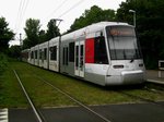 Die U73 nach S-Bahnhof Düsseldorf Gerresheim an der Haltestelle Düsseldorf Universität Ost/Botanischer Garten.(16.7.2016)  