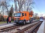 EVAG MAN Hilton Zweiwege-Oberleitungsmontagefahrzeug am 07.01.2025 an der Haltestelle Stadion Ost in Erfurt.