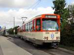 VGF Düwag Pt-Wagen 148 verlässt am 20.08.17 in Frankfurt am Main die Hugo Junkers Straße auf der Linie V