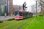 VGF Bombardier Flexity Classic S Wagen 262 am 30.03.24 in Frankfurt am Main Messe als Sonderlinie 10