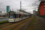 VGF Straßenbahn Frankfurt am Main Bombardier Flexity Classic S-Wagen 252 und 2xx am 21.12.24 als Linie 20