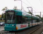 01.06.08: Auch Frankurt ist davon befallen: Segmller-Werbung auf Straenbahn und Bus. Hier sehen wir den S-Wagen 210 an der Heinrich-Hoffmann-Strae/Blutspendedienst aus Richtung Hauptbahnhof kommend. Er fhrt als Linie 21 weiter zum Stadion.