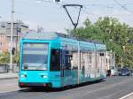 Frankfurter Straenbahn fhrt ber die Friedensbrcke (21. August 2013).