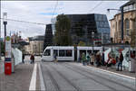 Streckendokumentation zweite Nord-Süd-Strecke in Freiburg - 

An der Haltestelle Stadttheater kreuzt die Neubaustrecke die Ost-West-Strecke, auf der alle anderen Linien verkehren. Im Bild die neue Haltestelle der Linie 5 mit einer kreuzenden CAF Urbos-Tram auf der Linie 1.

07.10.2019 (M)