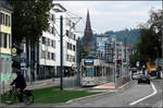 Streckendokumentation zweite Nord-Süd-Strecke in Freiburg - 

In der Kronenstraße wurde die Haltestelle Mattenstraße eingerichtet. Dies hat zwei versetzt zueinander angelegte Bahnsteige. Im Hintergrund ist der Turm des Freiburger Münsters erkennbar.

07.10.2019 (M)