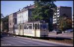 Trambahn Betrieb zu DDR Zeiten am 3.10.1990 in Gotha. Gelenk Triebwagen 206 auf der Linie 1 im Stadtgebiet Gotha.