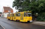 Straßenbahn Gotha: Tatra Straßenbahn Triebwagen Nummer 319 unterwegs als Linie 1 zum Ostbahnhof.