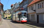 Fast zeitlos wirkt die Gröperstraße mit ihren Fachwerkhäusern. NGTW6-H Tw1 passiert die zahlreichen Fachwerkhäuser in der Gröperstraße und ist auf der Linie 1 zum Bahnhof unterwegs.

Halberstadt 26.07.2019