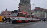 01.02.2017, Halle (Saale), Marktplatz. 2x Tatra T4DC (Wagen 1156 und 1221) und 1x B4DC (Wagen 222) auf der Linie 3.