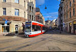 MGT-K (Bombardier Flexity Classic), Wagen 693 und 694, überqueren als Fahrschule den Franckeplatz in Halle (Saale). Dabei passieren sie das traditionsreiche Café Hopfgarten, das sich schon weit über 100 Jahre hält.

🧰 Hallesche Verkehrs-AG (HAVAG)
🕓 2.4.2024 | 9:19 Uhr