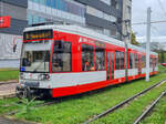 Straßenbahn Halle (Saale) Zug 602 auf der Linie 5 nach Ammendorf am Hauptbahnhof, 05.10.2024.