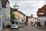 Straßenbahnstrecke in Heidelberg-Eppelheim -    An der Haltestelle Eppelheim Rathaus hat die Straßenbahn kurz einen abgetrennten Bahnkörper.