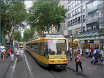 In der Fußgängerzone -    Niederflur-Stadtbahnwagen in der Haltestelle Herrenstraße in Karlsruhe.