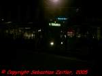 Die Linie 4 am Knigsplatz auf ihrem Weg nach Mattenberg am Abend des 24. Mrz 2005.