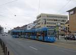 Wagen 638 biegt am Stern in Kassel ab und fhrt weiter Richtung Wolfsanger (Linie 6 am 11.03.2012).