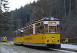 Kirnitzschtalbahn wartet auf Abfahrt von der Haltestelle Lichtenhainer Wasserfall nach Kurpark.