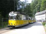 Bad Schandau: Kirnitzschtalbahn nach Bad Schandau Stadtpark an der Haltestelle Beuthenfall.(2.8.2011)