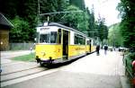 Am Lichtenhainer Wasserfall mit solarbetriebener Straenbahn, die Kirnitzschtalbahn im Sommer 1999