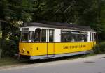 Ein Triebwagen der Kirnitzschtalbahn verlt am Abend des 23.06.2012, nachdem er seine Beiwagen abgestellt hat, als Solo-Fahrt die Endhaltestelle Bad Schandau in Richtung  Forsthaus .