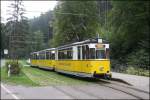 Ein drei Wagen Zug der Kirnitzschtalbahn mit TW 2 an der Spitze steht am 24.09.2015 abfahrbereit nach Bad Schandau an der Haltestelle Lichtenhainer Wasserfall.