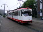 Ein Einrichtungs-GT8 der Stadtwerke Krefeld zwischen den Haltestellen Krefeld Hbf und Voltastrae am 30.