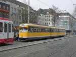 Ein DUEWAG-Einrichtungs-GT8 der Stadtwerke Krefeld an der Haltestelle Rheinstrae als Zug der Linie 044 zum Krefelder Rheinhafen - 29.03.2003.