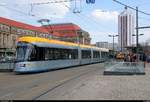 NGT10-XL (Solaris Tramino), Wagen 1005, der Leipziger Verkehrsbetriebe (LVB) als Linie 4 von Leipzig-Stötteritz, Holzhäuser Straße, nach Leipzig-Gohlis, Landsberger Straße, verlässt die Haltestelle Hauptbahnhof. [24.3.2018 | 13:43 Uhr]