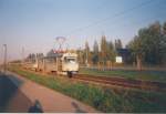 September 2000: Da in Leipzig an der Torgauer Brcke ber die Gterbahn gebaut wird, findet ein Pendelverkehr mit einer HECK AN HECK- Traktion zwischen Paunsdorf-Nord und Karolusstr (bzw.  An den Theklafeldern ) in Leipzig-Heiterblick statt