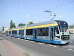 Am 08.09.2005 wurden die neuen Straßenbahnen vom Typ NGT12-LEI der Öffentlichkeit präsentiert. Auf dem Weg von einer Wendeschleife zur anderen, passiert 1201 den Straßenbahnhof Paunsdorf