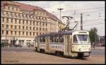 Tatra Tram 2015 biegt am 26.4.1992 zur Haltestelle vor dem HBF Leipzig ab.