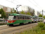 20.06.2008, Magdeburg. In der Ernst-Reuter-Allee herrscht ein reger Straßenbahnverkehr. Tatra-3er Zug, vorn Triebwagen 1234 und 1235 sowie der Beiwagen 2128