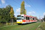 Straßenbahn Mainz / Mainzelbahn: Duewag / AEG M8C der MVG Mainz - Wagen 275, aufgenommen im Oktober 2017 in Mainz-Bretzenheim.