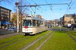 RNV Straßenbahn Mannheim mit Düwag Typ Mannheim Wagen 455 am 30.11.24 in der Innenstadt als Adventsexpress