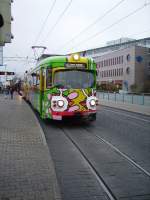 Eine Kunst Straenbahn am Heidelberger Hbf am 12.11.10