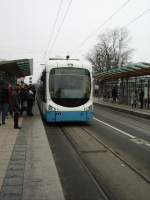 Eine RNV Variobahn in Heidelberg Weststadt-Sdstadt am 24.02.11
