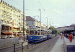 München MVV Tramlinie 19 (M4.65 2475) Hst. Karlsplatz am 17. August 1974. - Scan eines Farbnegativs. Film:  Alfochrome-Ringfoto  (: Sakuracolor R-100?). Kamera: Kodak Retina Automatic II.