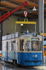 Der Triebwagen 2443 vom Typ M 4.65 wurde 1967 gebaut und war bei der Straßenbahn in München im Einsatz. (Verkehrszentrum des Deutsches Museums München, August 2020) [Genehmigung liegt vor]