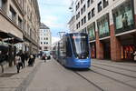 Linie 19 mit dem Wagen 2521 der Münchner Strassenbahn in Richtung Westendstrasse am 30. November 2024.