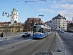 R2 2127 am 05.02.12 am Deutschen Museum. Im Hintergrund ist das Mllersche Volksbad und der Gasteig