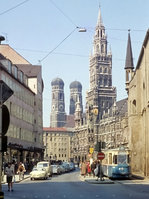 Straßenbahn Linie 21 aus München (Uralt-Aufnahme von 1960 - Scan vom KB-Dia).
Im Hintergrund Rathaus und Frauenkirche. 