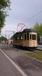 Anlässlich einer Sonderfahrt für eine Tagung fuhr  Wagen 17 , der älteste (Bj. 1928) der Naumburger Straßenbahn GmbH und als Museumswagen eingegliedert, von der Endhaltestelle  Vogelwiese  zum HBF.

Naumburg (Saale), der 27.04.2017