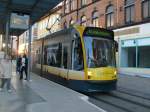 Eine Combino-Straenbahn wartet auf dem Vorplatz des Hbf's in Nordhausen auf die Fahrt Richtg. Krankenhaus