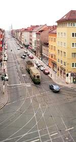 Straßenbahn Nürnberg__Historischer Rundfahrt-Zug ( Linie 5 Burgring ) mit Tw 876 [1935,MAN/SSW] und Bw 1251 [MAN,1951] hat die Allersberger Str. gequert und fährt Richtung Aufseßplatz.__1988/89